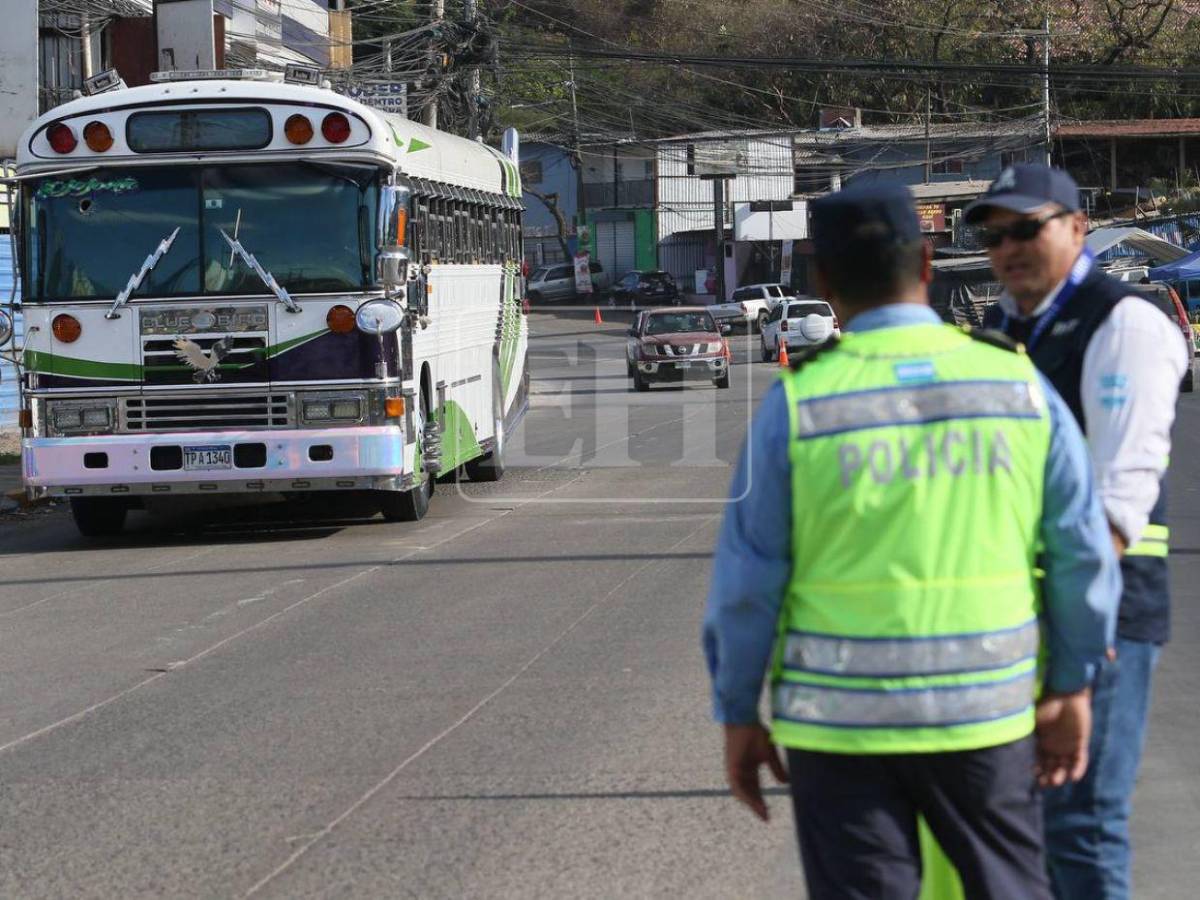 Algunos hasta guindados: así fueron captados viajeros en salida al sur tras Semana Santa