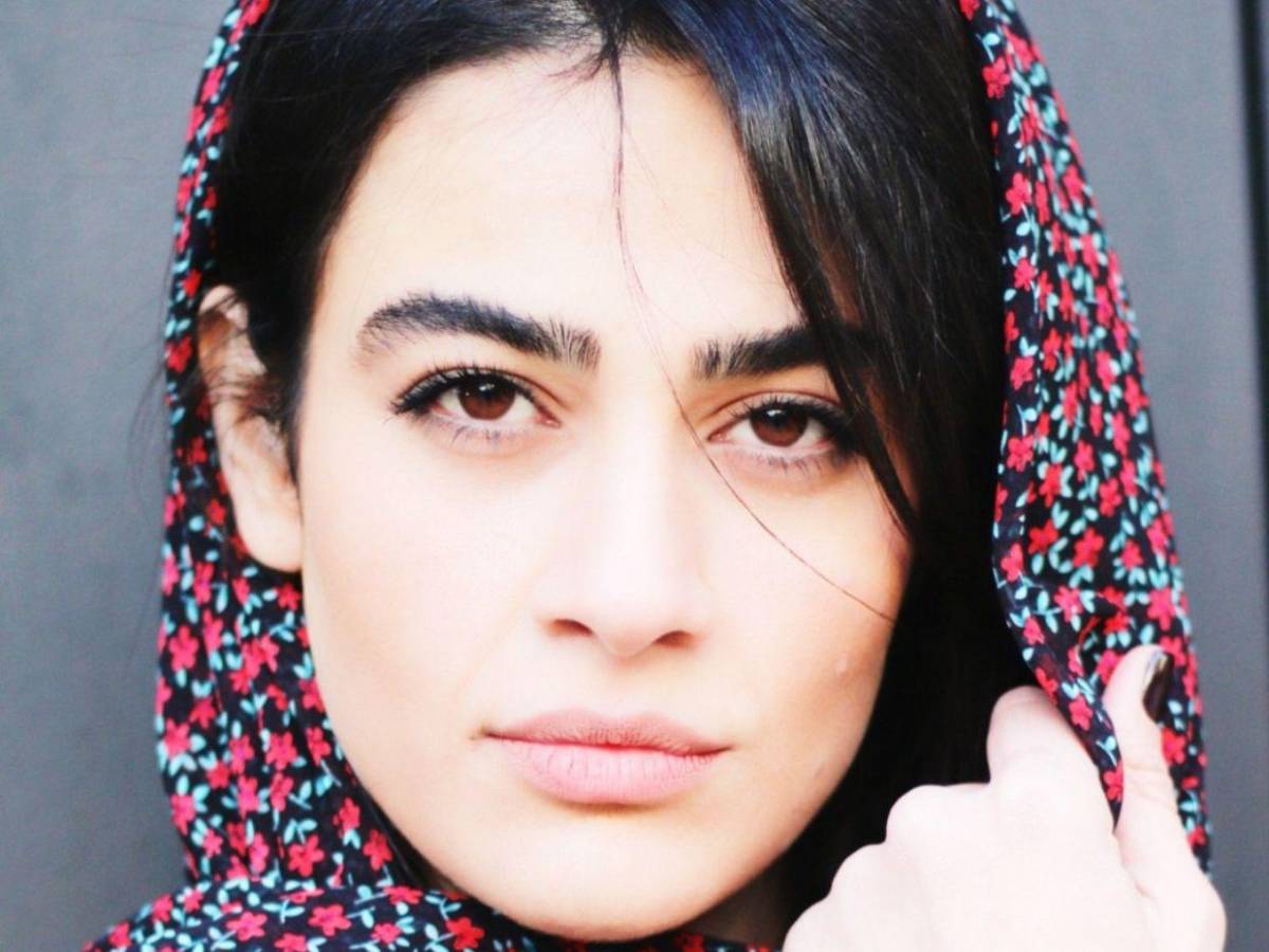 Hiva Seyfizadeh, cantante iraní condenada a 4 años de prisión por cantar ante hombres