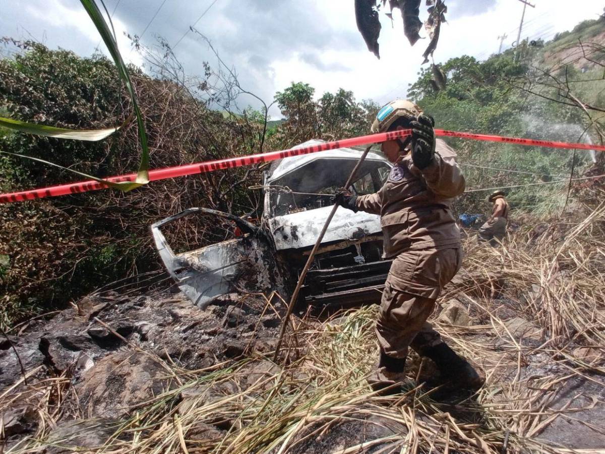 Iba a exceso de velocidad y se llevó un poste: lo que se sabe de fatal accidente en Cofradía