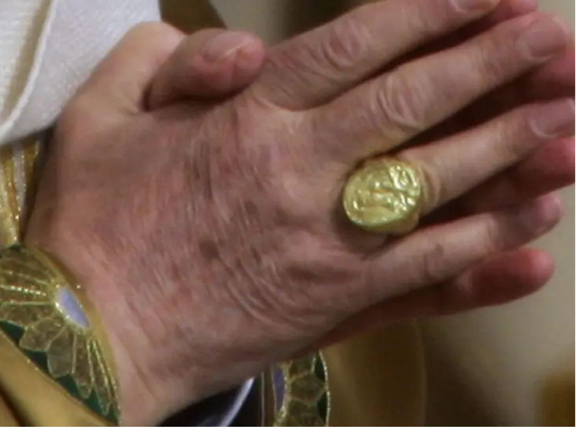 Sellan su habitación y destruyen su anillo: ¿Por qué los extraños protocolos al morir un papa? Sellan su habitación y destruyen su anillo: ¿Por qué los extraños protocolos al morir un papa?