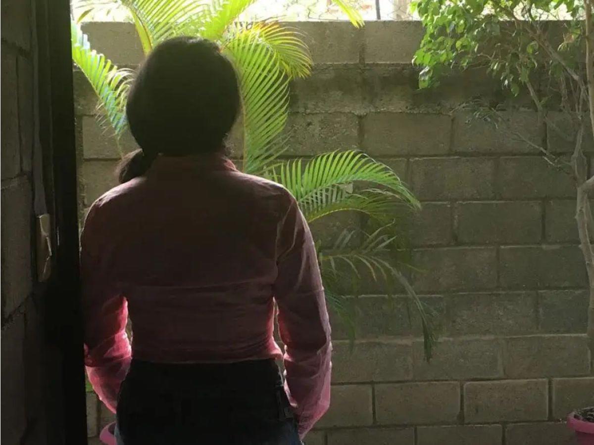 Doris y Ariel vendían videos íntimos de su hija de 12 años por 2,000 lempiras; fueron capturados