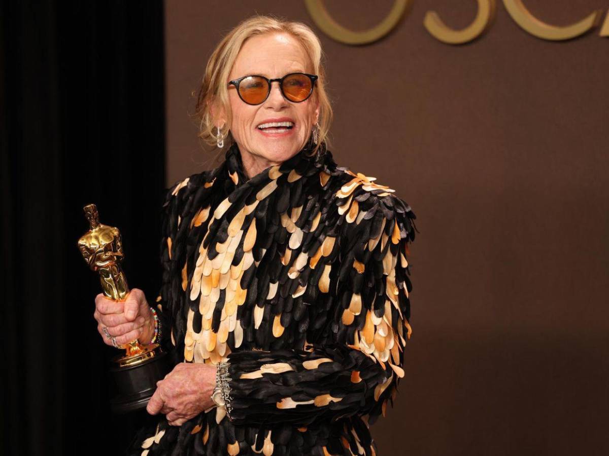 Los looks con plumas que dominaron la alfombra roja de los Oscar 2026