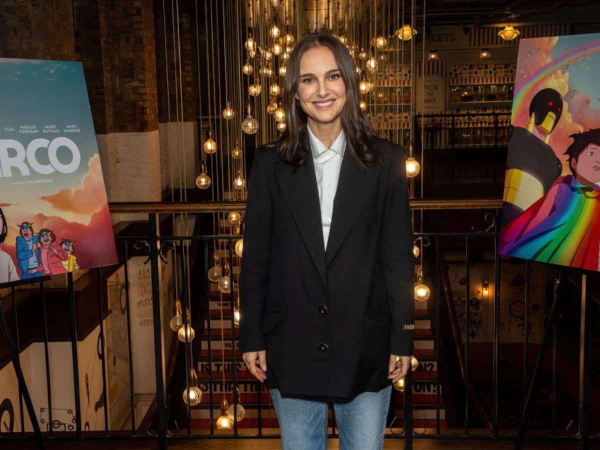 Natalie Portman confirma su embarazo a los 44 años y debuta con su barriga en París