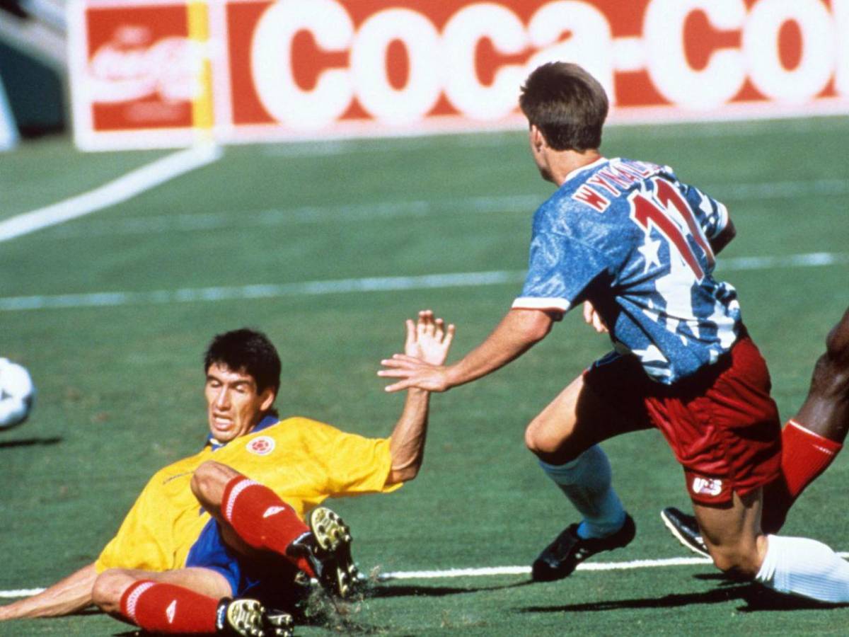 Futbolista no pudo regresar a su país tras fallar acción en el Mundial y recibir amenazas a muerte