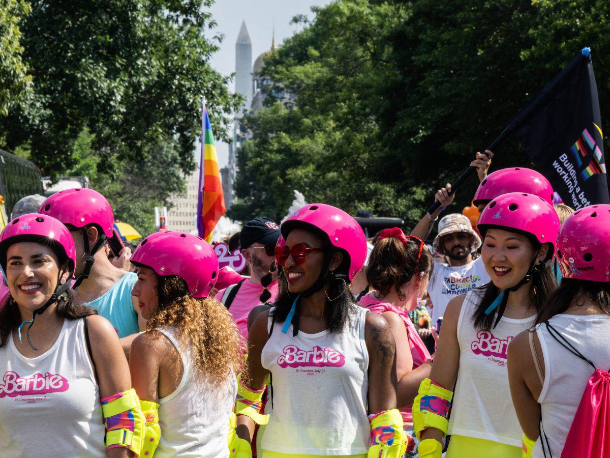 “Barbie” inunda las pantallas de color rosa