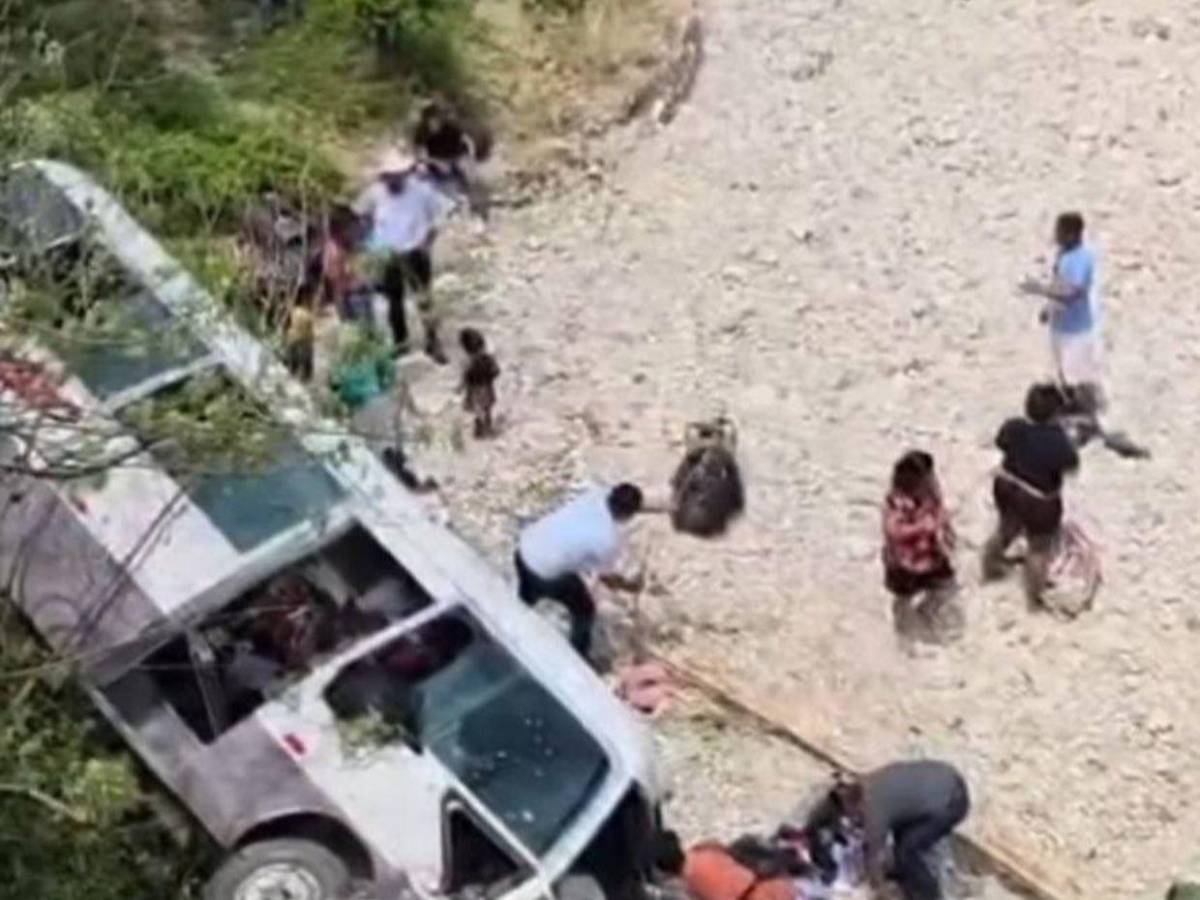 Venía peleando ruta: Hipótesis tras accidente de bus en puente Quebrada Seca en La Ceiba