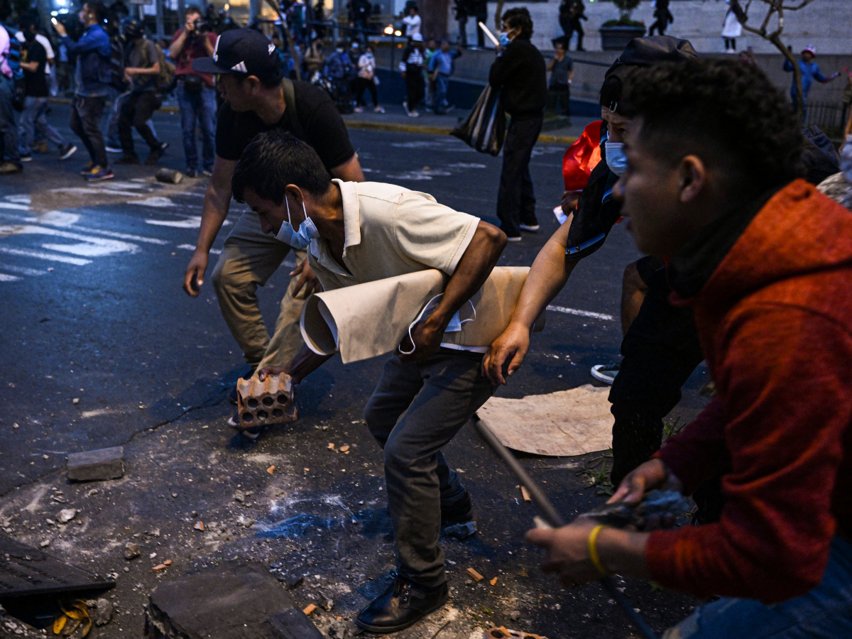 Dos muertos y cinco heridos son el resultado de protestas en Perú por la nueva presidenta
