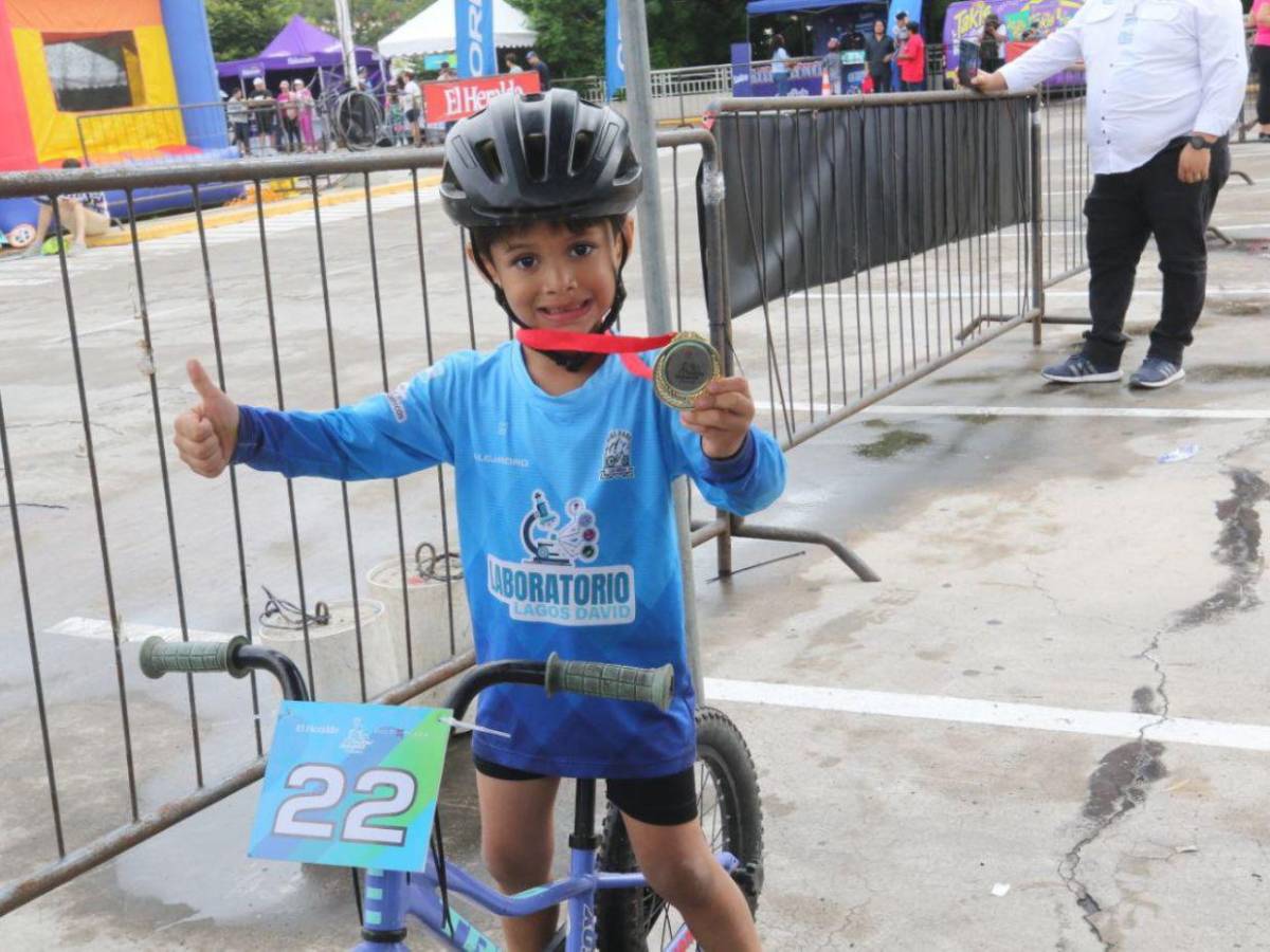 Pequeños brillan con entusiasmo en la Vuelta Infantil 2025