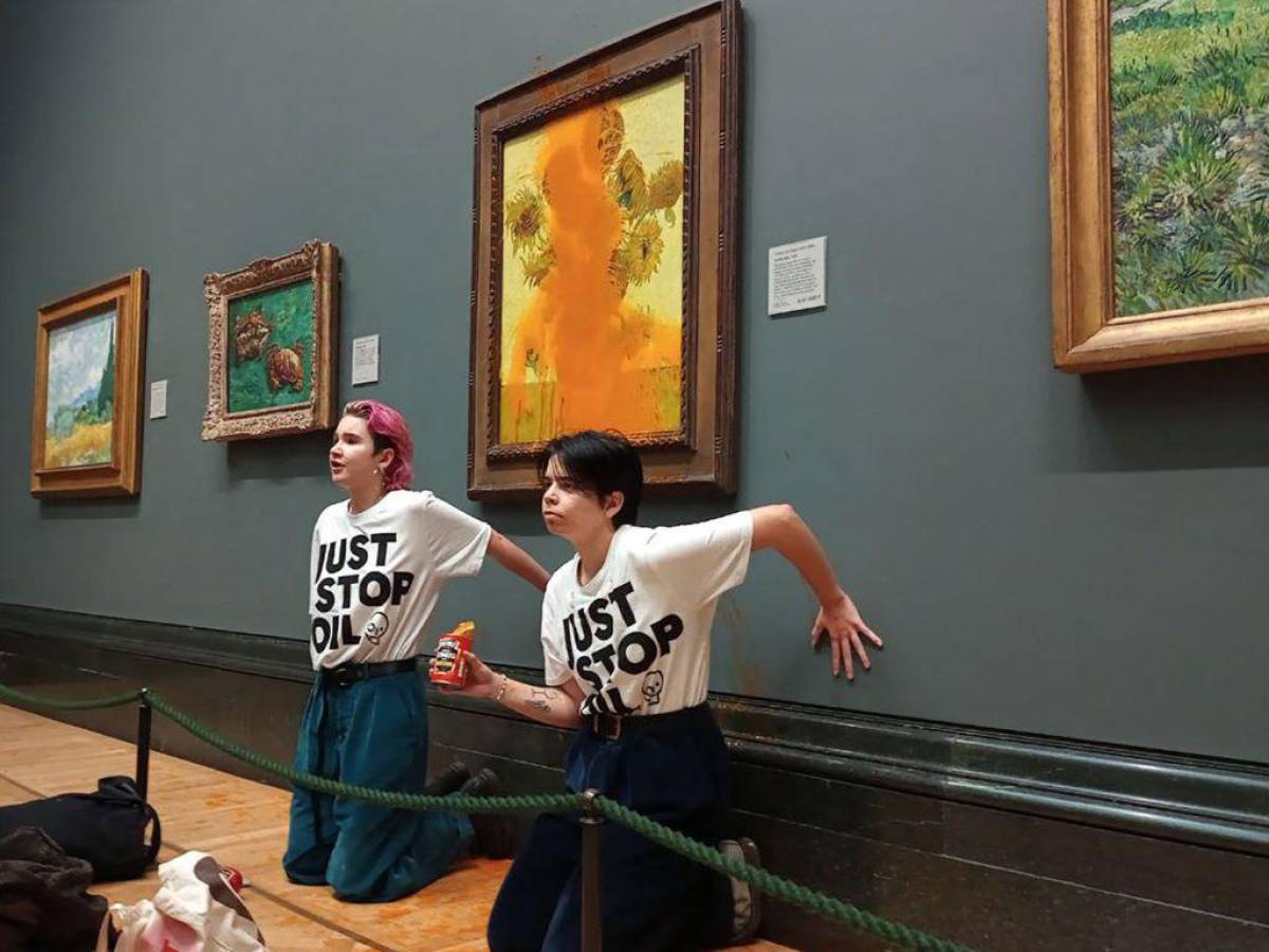 Ecologistas arrojan sopa sobre “Los girasoles” de Van Gogh en museo de Londres