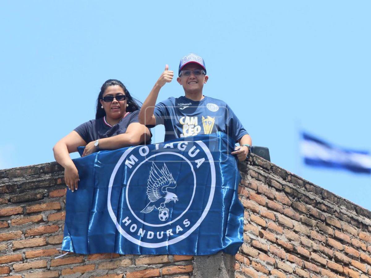 Pancartas, máscaras y emotivas imágenes: las curiosidades de la final Motagua-Marathón