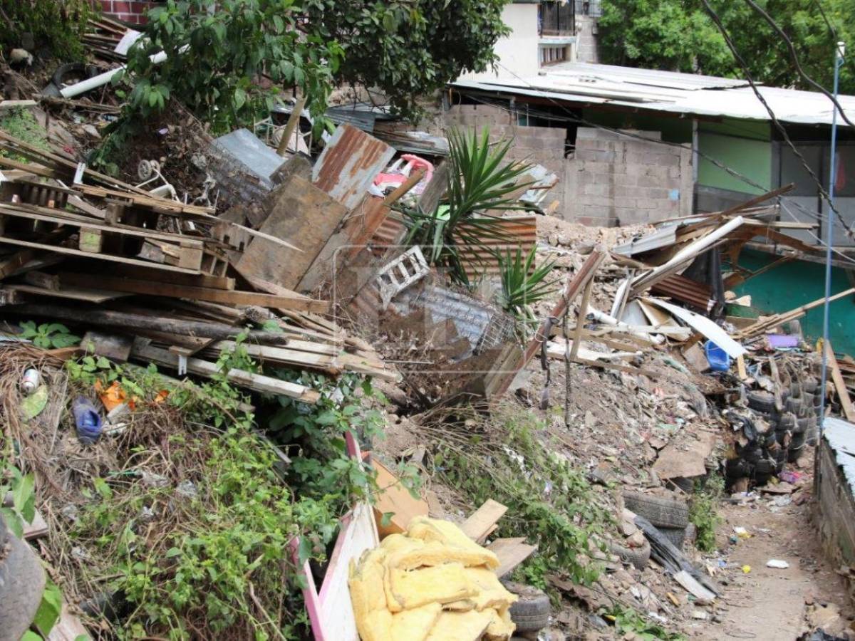 A una semana del desastre, damnificados de Villa Unión siguen sin regresar a sus hogares