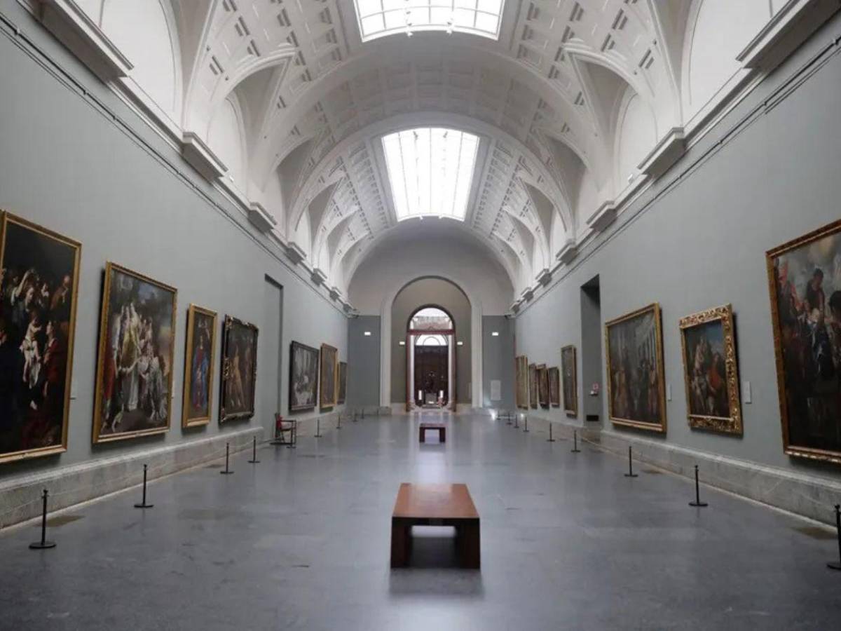 Roban joyas históricas del Museo del Louvre en París, en solo siete minutos