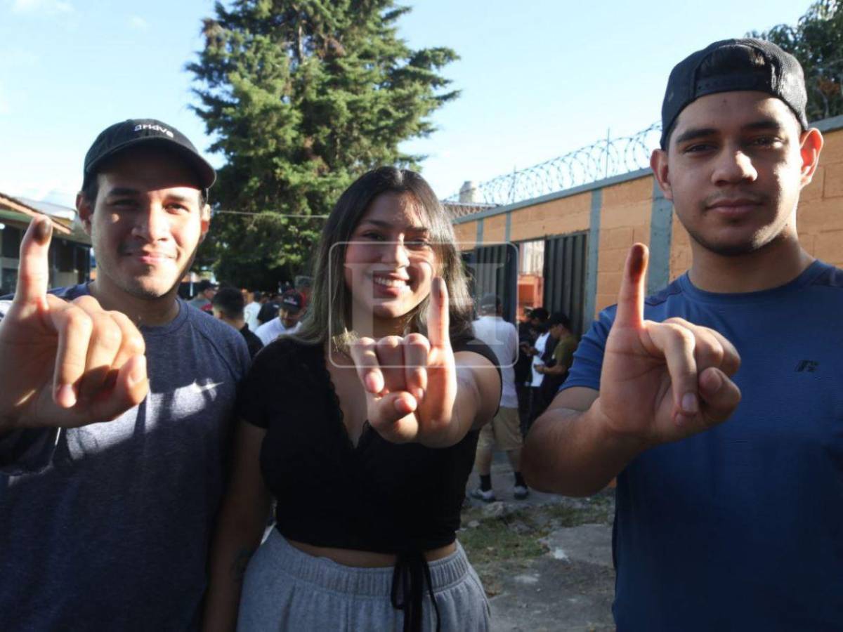 No hay límites cuando se trata de la democracia: jóvenes y adultos mayores acudieron a las urnas