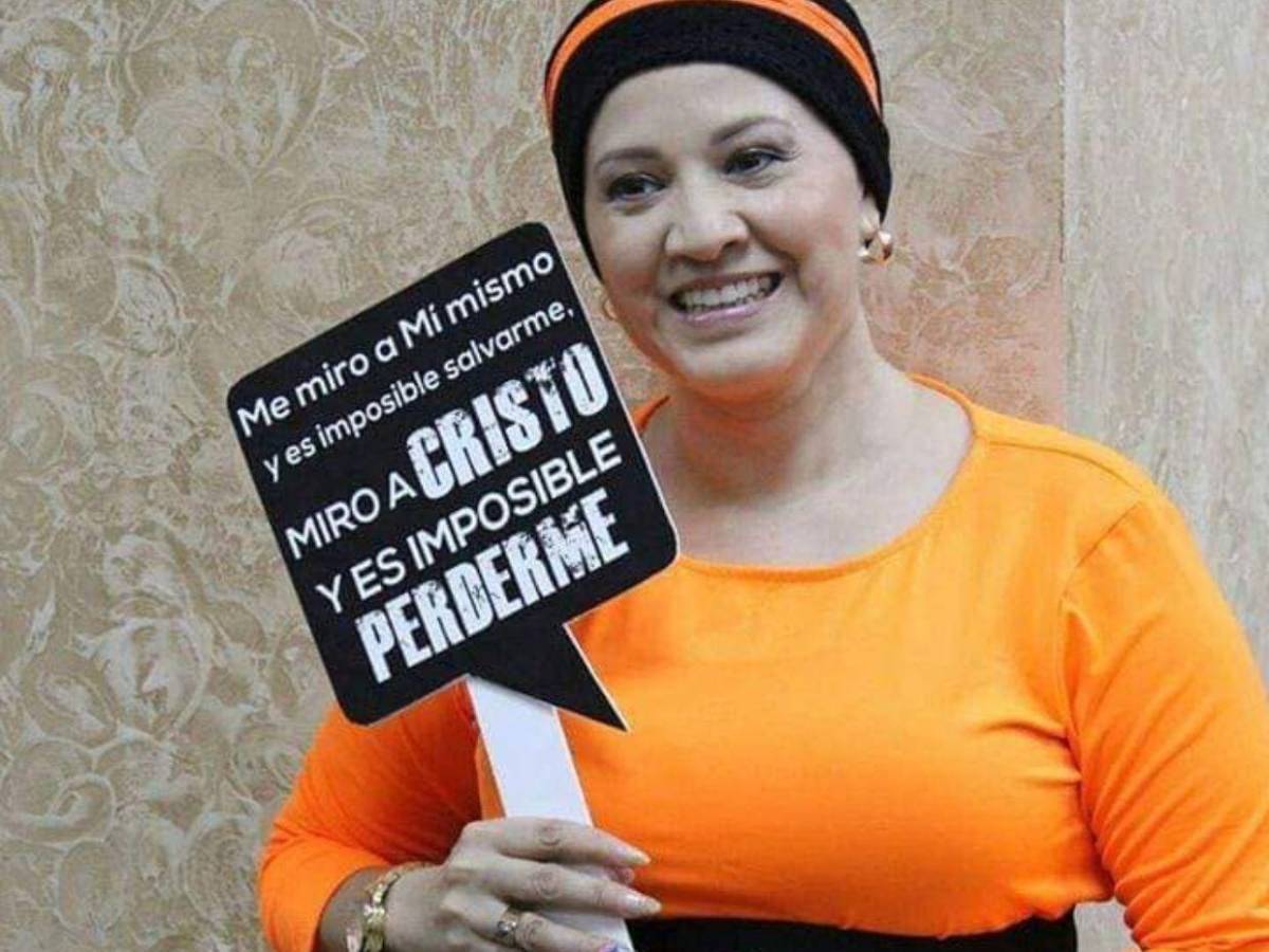 Un mensaje en su lápida: así luce la tumba de Ninoska, esposa del apóstol Germán Ponce