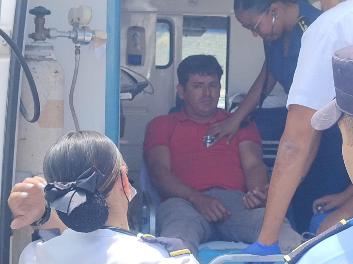 Rastra desenfrenada impacta contra un pick-up: impactantes imágenes del volcamiento