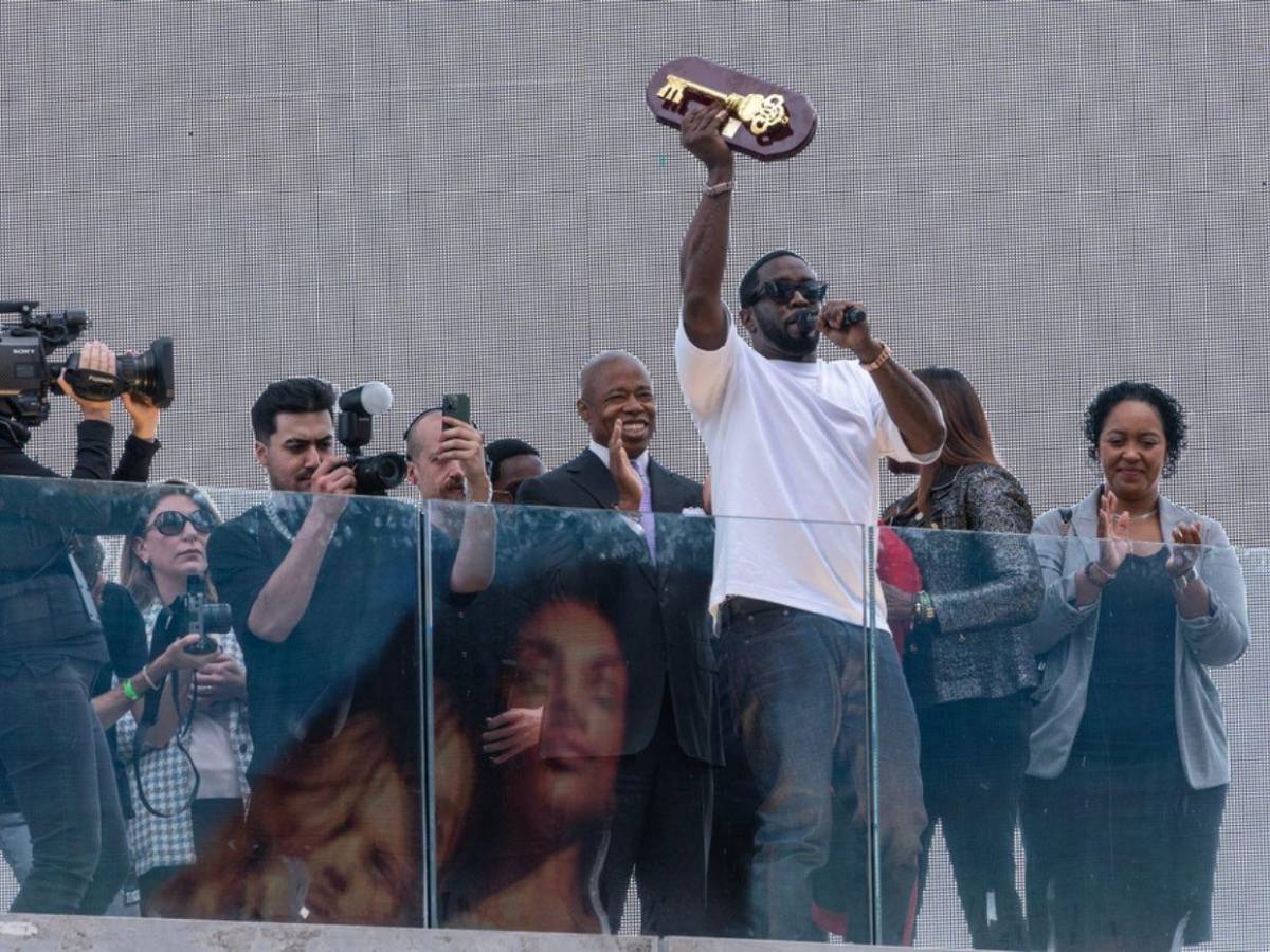 Fiscales federales solicitan mantener bajo custodia a Diddy por considerarlo un riesgo de fuga