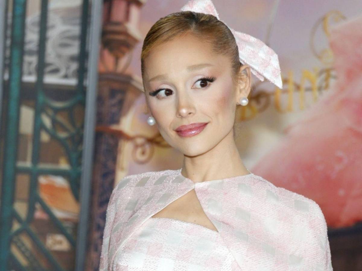 La transformación final de Ariana Grande: Vuelve al castaño y se despide del rubio Wicked