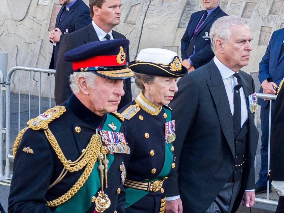 ¡Es oficial! Carlos III rompe todo vínculo institucional con su hermano Andrés