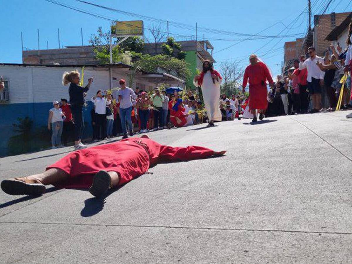 Bendito el que viene en nombre del Señor, así celebró Domingo de Ramos la iglesia El Calvario de Villa Adela Bendito el que viene en nombre del Señor, así celebró Domingo de Ramos la iglesia El Calvario de Villa Adela