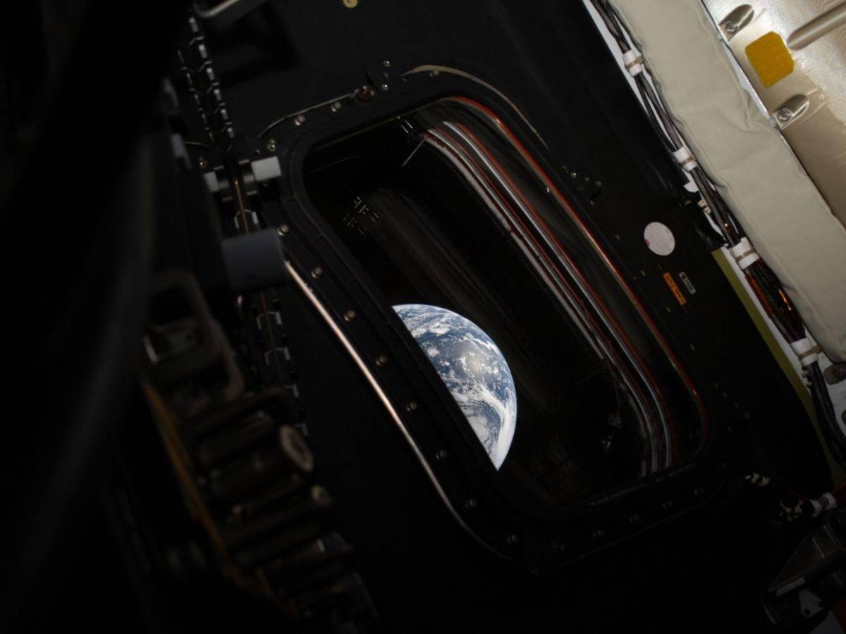 Astronautas de Artemis II captan increíbles imágenes de la Tierra vista desde el espacio