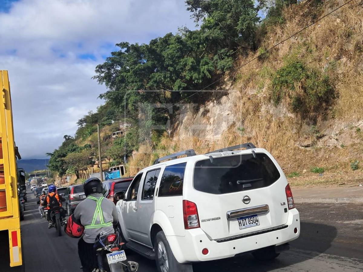 Caos vial en anillo periférico por cierre de puente Papa Francisco