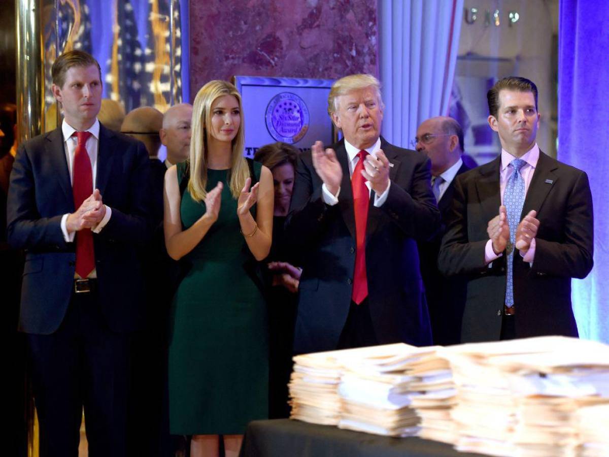 Demandan a Trump y a sus tres hijos por evasión de impuestos