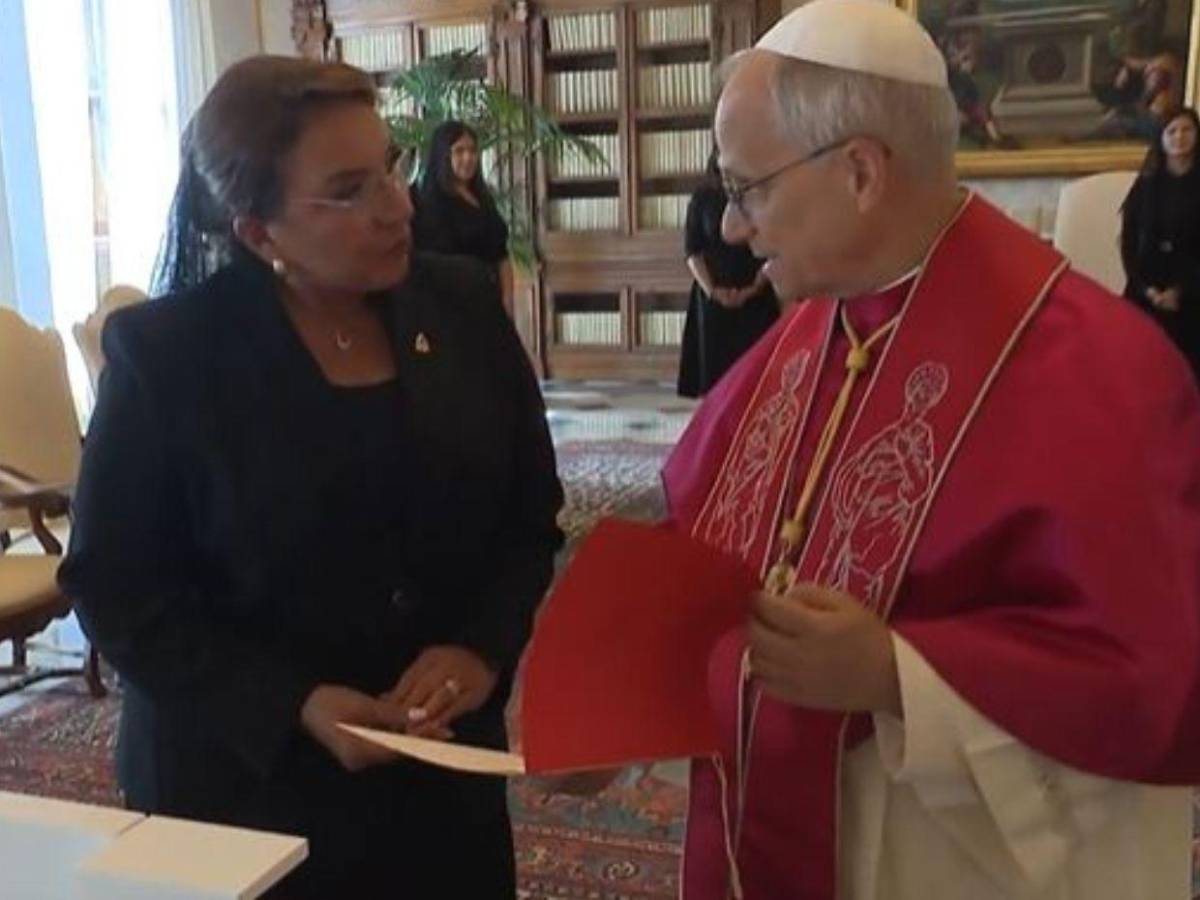 ¿Qué regalos intercambiaron la presidenta Xiomara Castro y el papa León XIV?