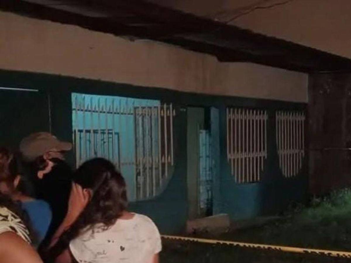 Quinceañera asesinó a su madre y la escondió en el patio de su casa, ¿por qué razón?