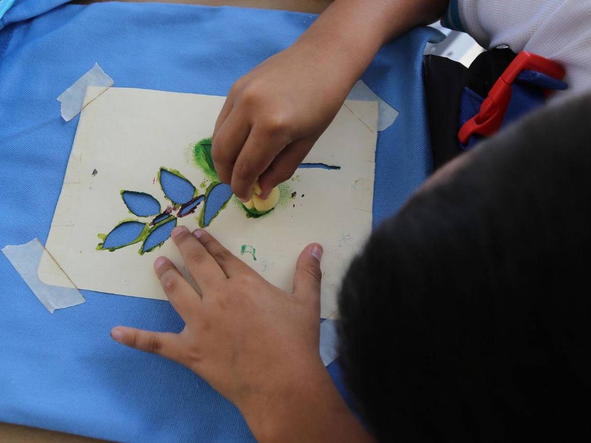Los héroes ecológicos de Escuelas Amigables llevaron su alegría a Walmart