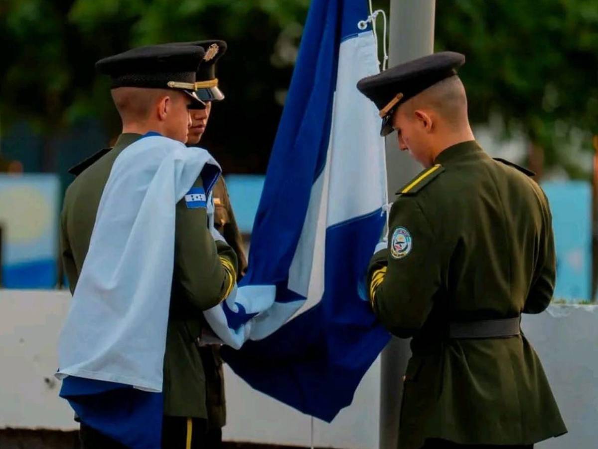 Así se rindió homenaje a la Bandera Nacional de Honduras en San Pedro Sula