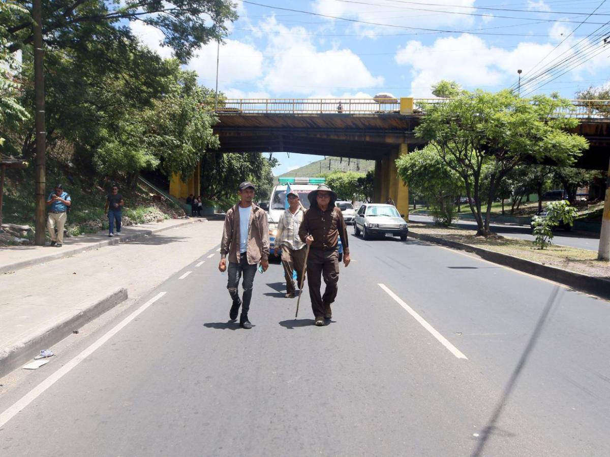 Así llegó a la capital el padre Leopoldo Serrano tras 10 días de caminata por el diálogo y la paz electoral