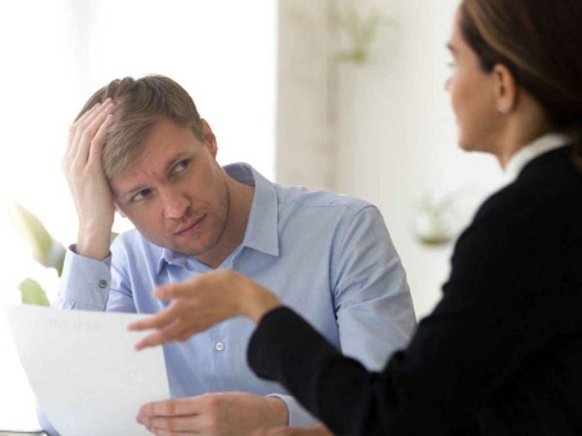 Si te molesta lo que tu pareja dice en cada momento, puede ser una señal de que ya no eres feliz su lado.