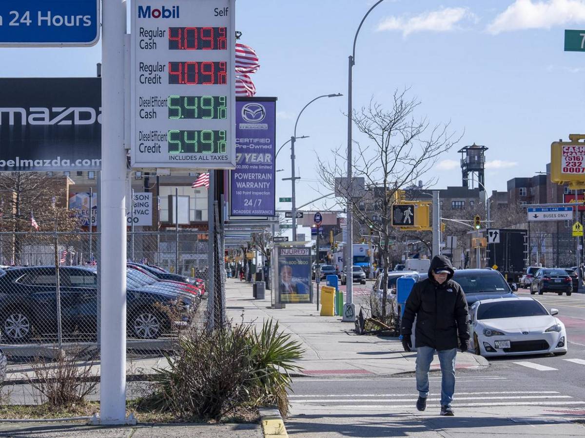 Estados Unidos enfrenta alza histórica en precios del diésel
