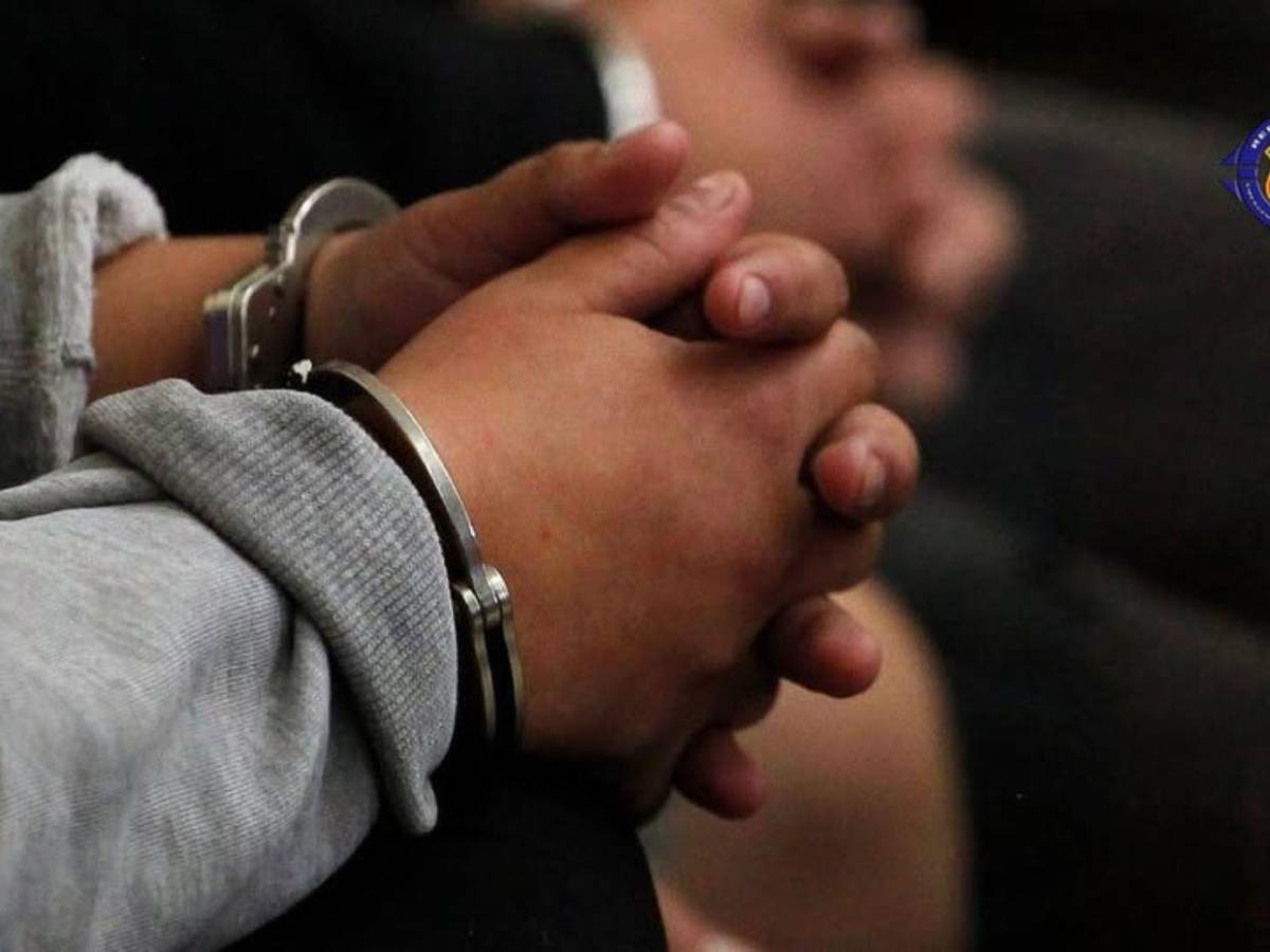 Profesor creó red de pedofilia para grabar como abusaban de su hijastra en Chile