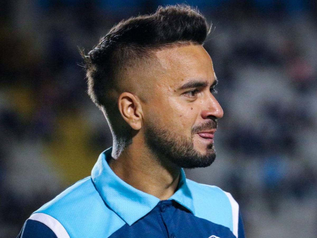 Así quedó el carro del “Droopy” Gómez luego que un vehículo pesado le quitara la vía