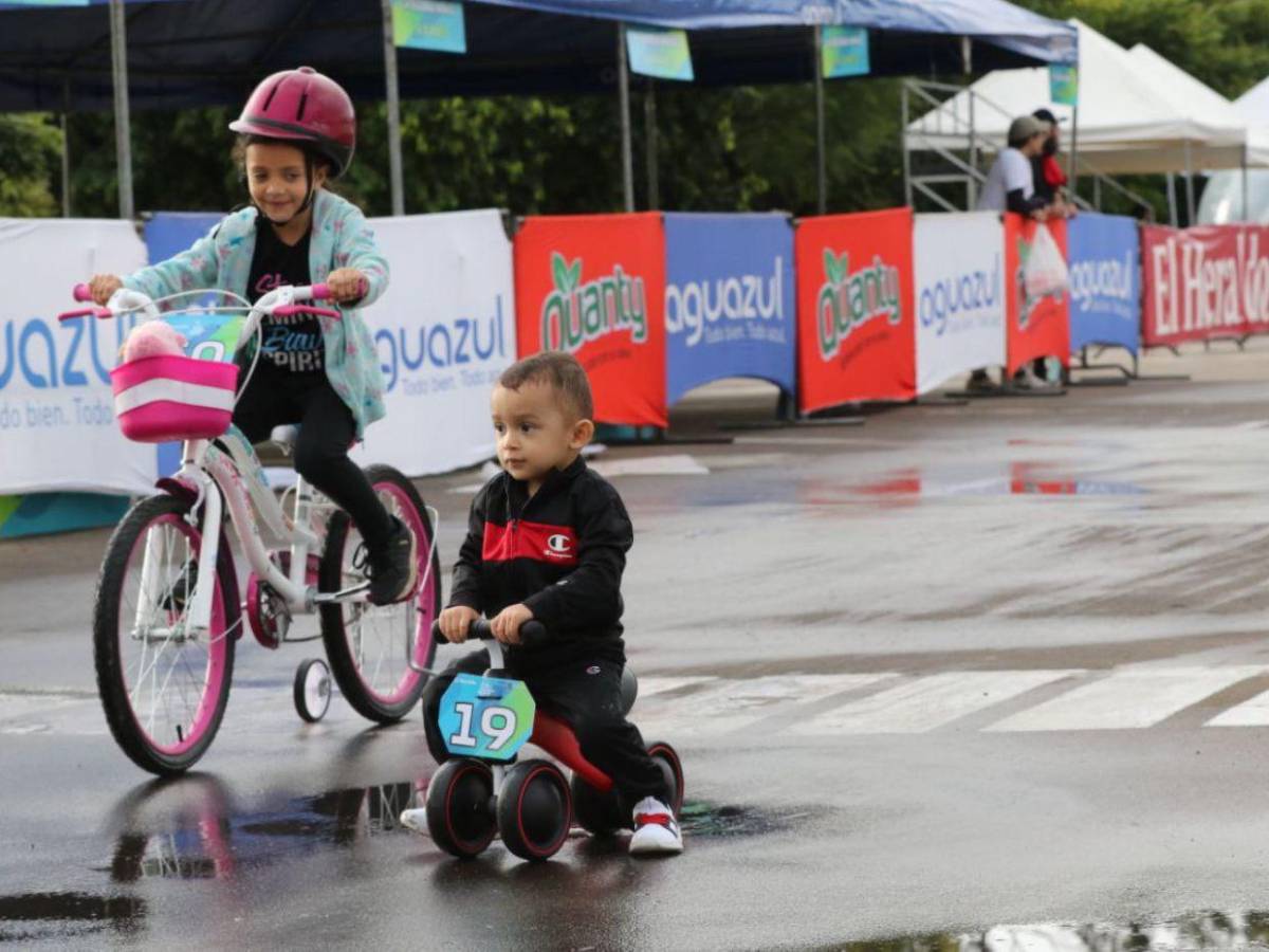 A Jayson Andre Lagos nada lo para en la Vuelta Ciclística Infantil 2025