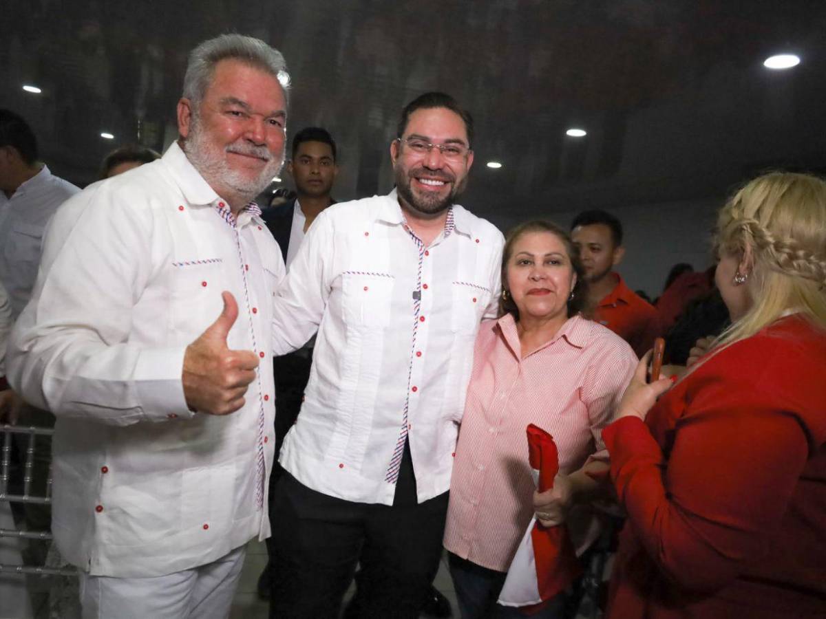 Precandidatos presidenciales continúan sus campañas en busca de votos