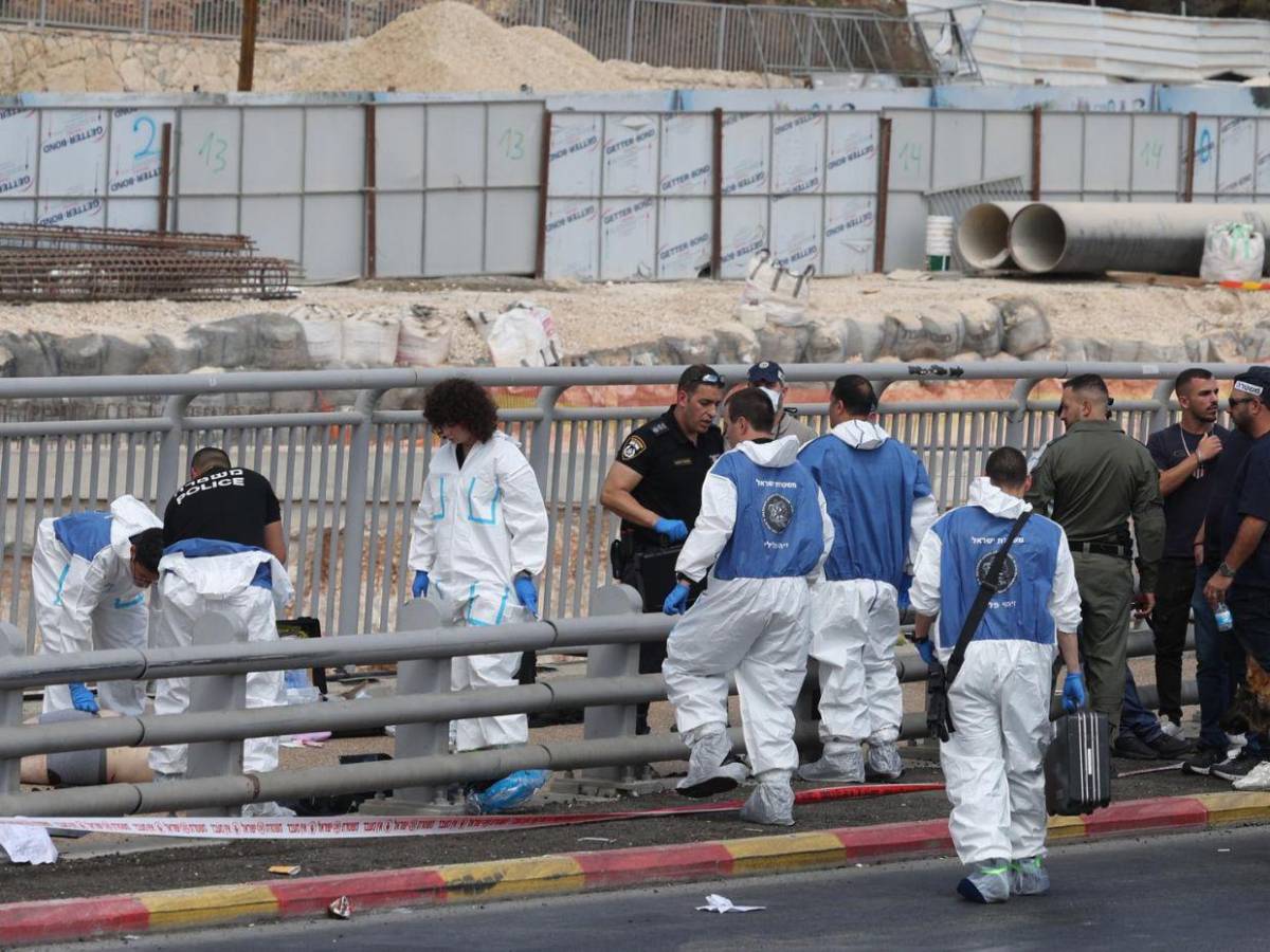 Atacantes eran dos y llegaron en un carro: ¿qué se sabe del atentado en Jerusalén?