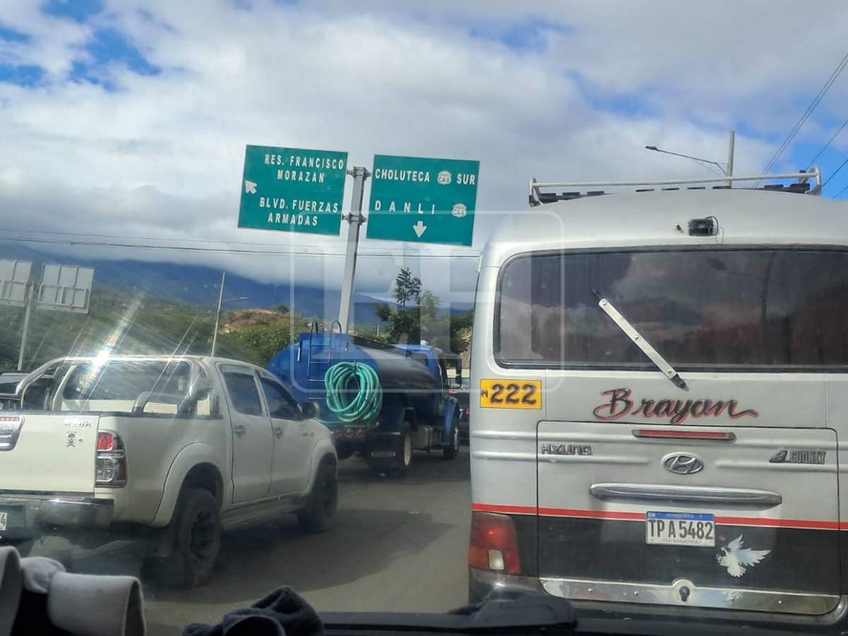 Caos vial en anillo periférico por cierre de puente Papa Francisco