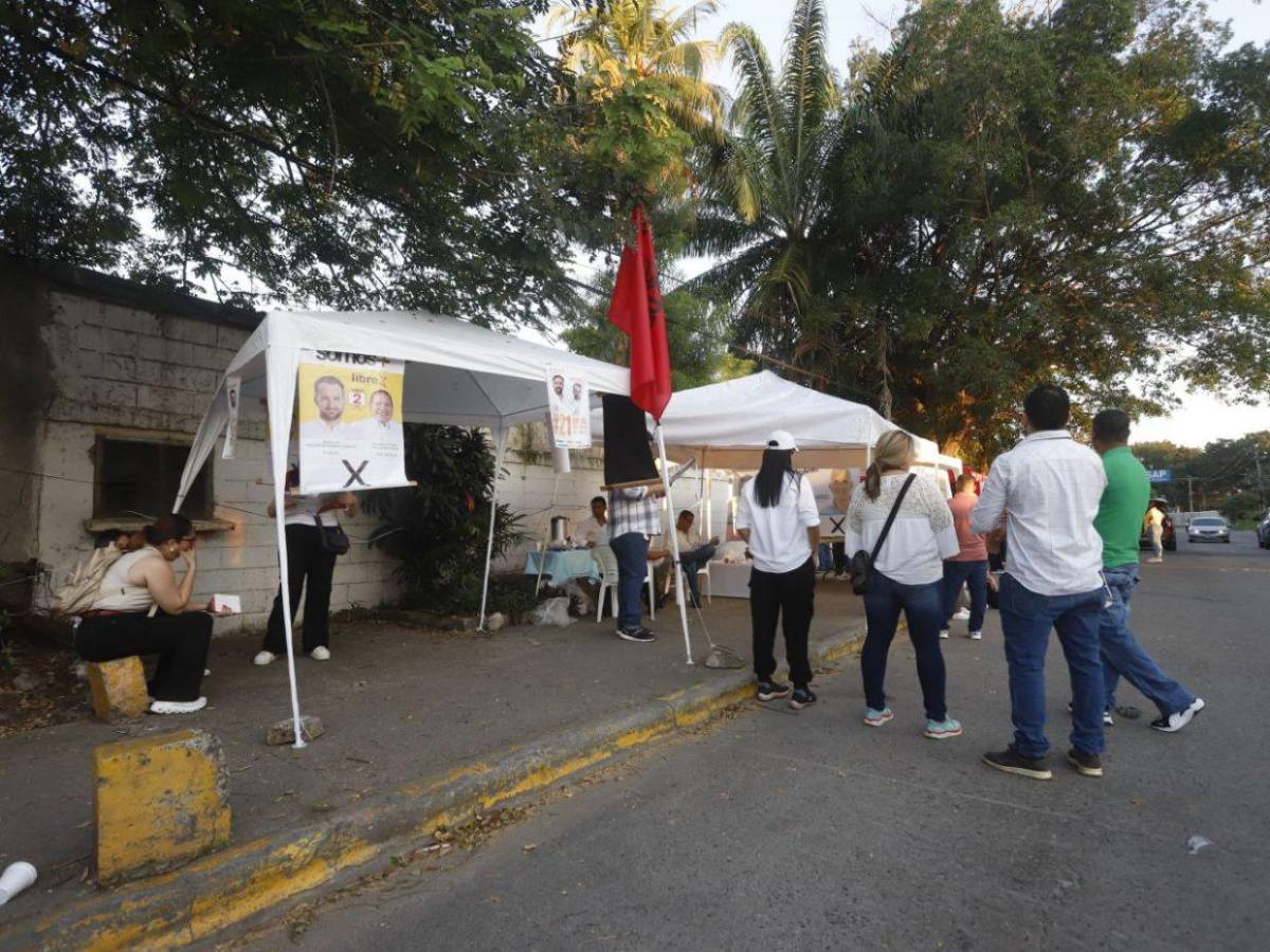 Con urnas aún cerradas y banderillazo arrancan las votaciones en elecciones primarias en Honduras
