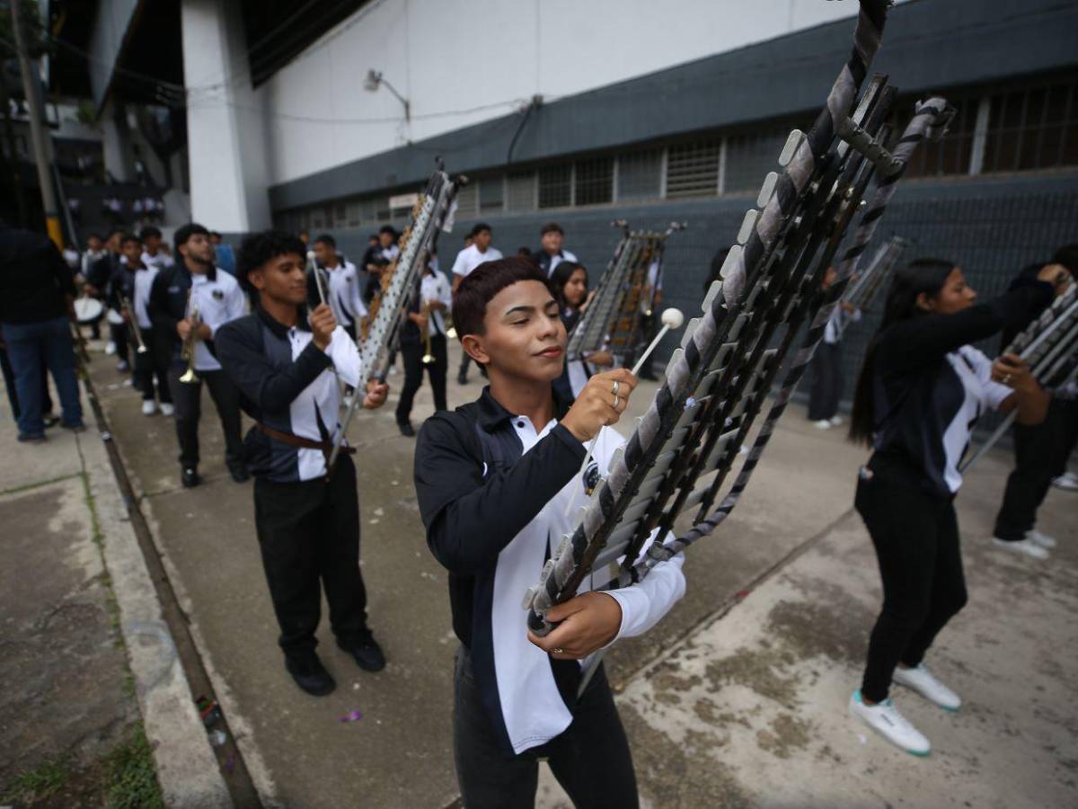 Con casi 60 integrantes, banda de guerra del ICVC dará espectacular show en desfiles