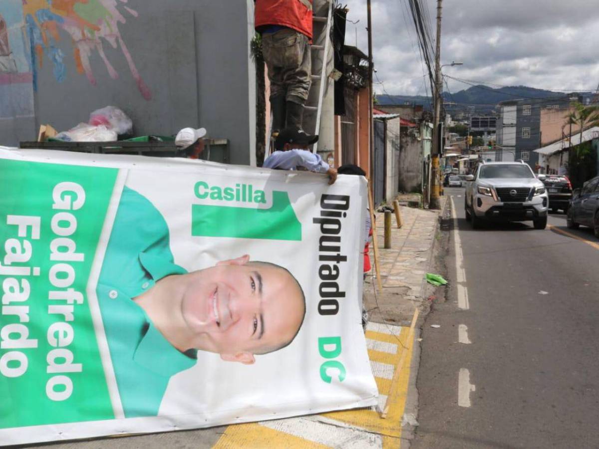 Cárteles de políticos ya están siendo retirados de las calles de la capital
