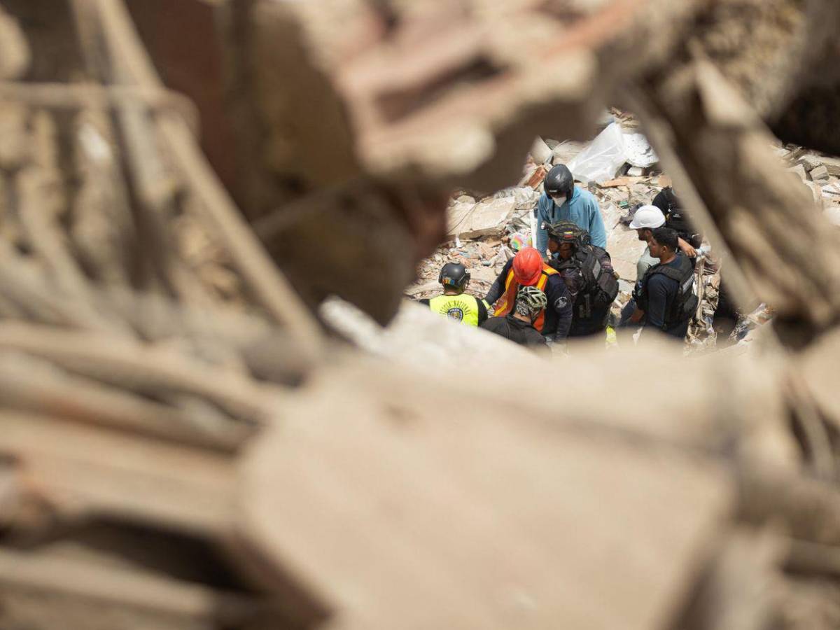 Estefanía Sánchez, la diseñadora que confecciona bolsas mortuorias para las víctimas del terremoto en Venezuela