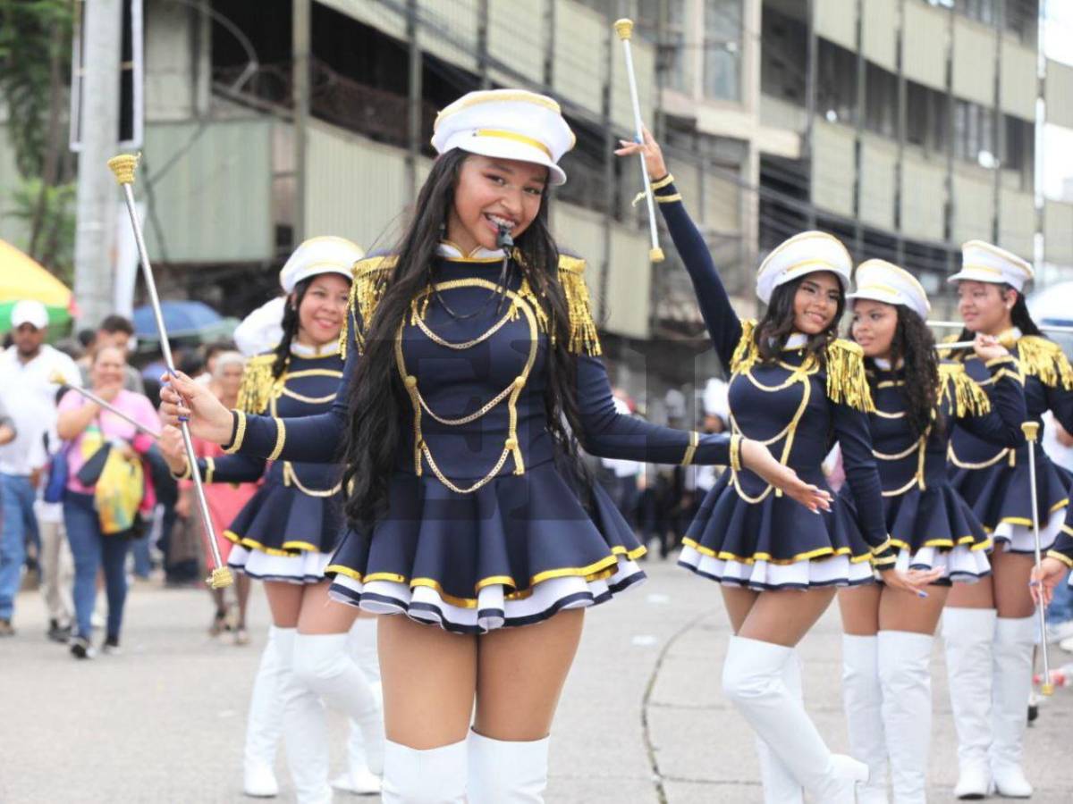 Extravagantes e inusuales: los curiosos vestuarios en los desfiles patrios 2025