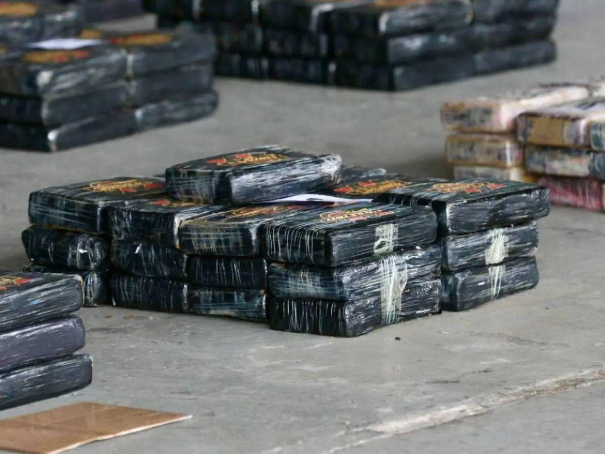 Prisión preventiva para cinco capturados con 899 kilos de cocaína en La Mosquitia