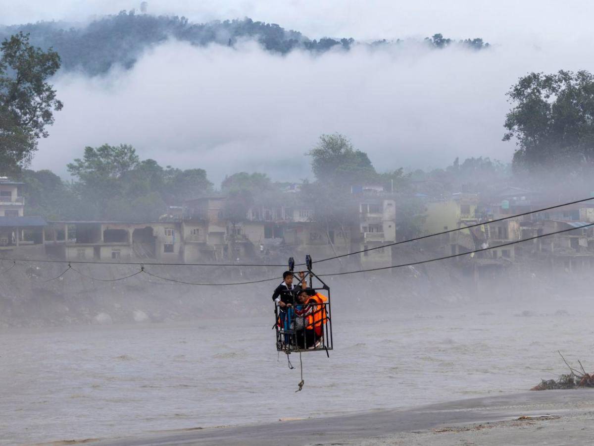 Más de 5,000 personas siguen desaparecidas en Nepal tras riada que dejó 1,367 cuerpos recuperados