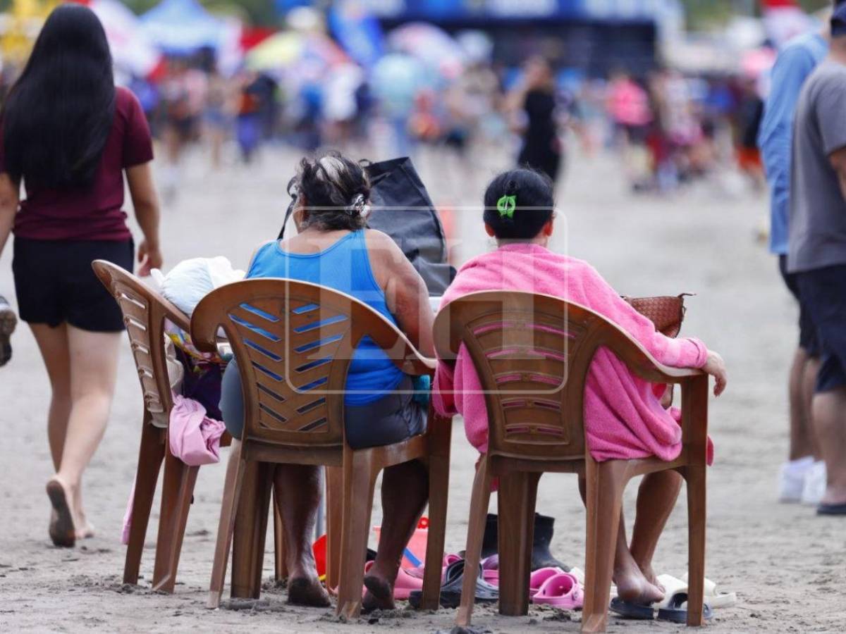 Turismo y diversión: Playas de Puerto Cortés se llenan de vida en Semana Santa