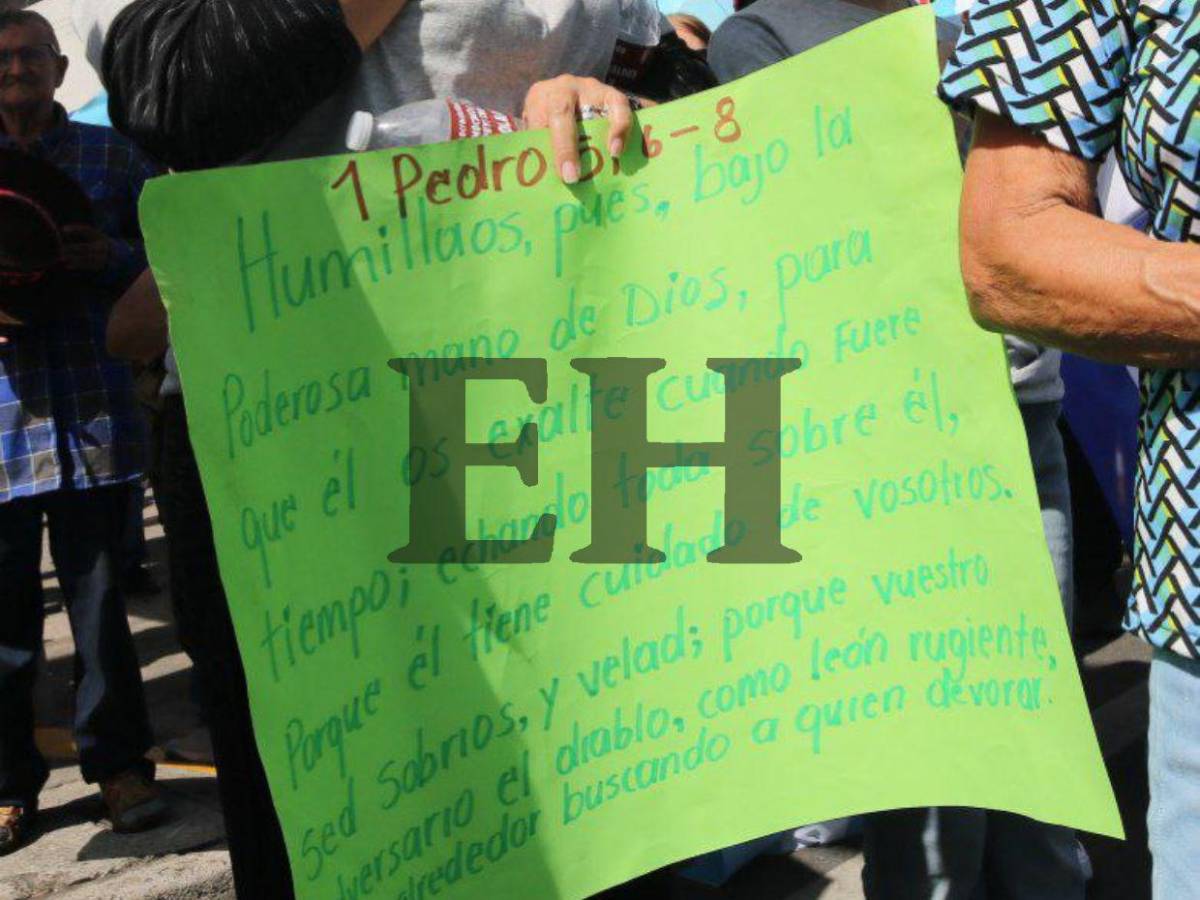 Con oraciones, cánticos y lágrimas finaliza la caminata de las iglesias en Tegucigalpa