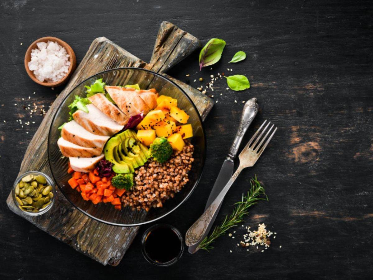 Vitamina K: La aliada definitiva contra ojeras, rojeces y problemas de coagulación