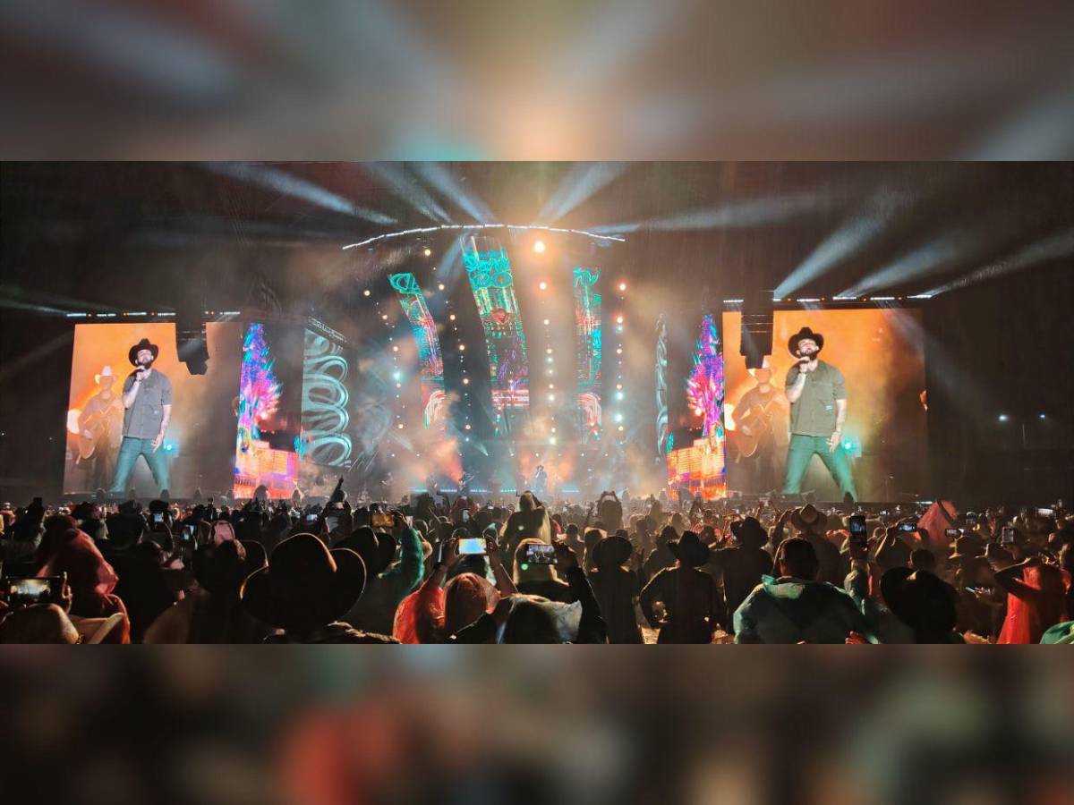 Las mejores imágenes que dejó el concierto de Carín León en Tegucigalpa